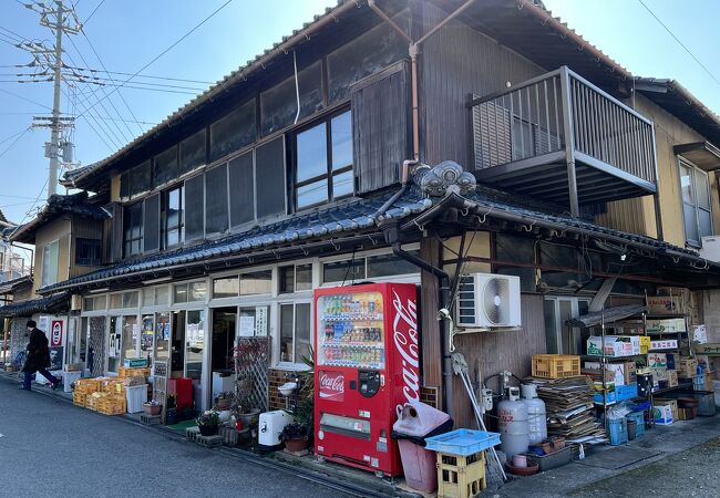 食料品店で美味しいうどん