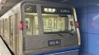 御堂筋線の西を走ります