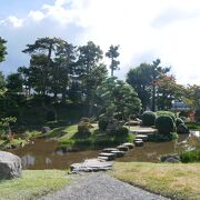 洋館に純和風庭園