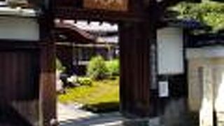 清凉寺の境内に薬師寺がありました。