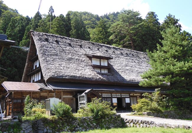 五箇山の合掌造りの立派な住宅