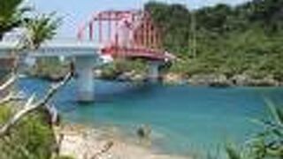 周りの海の景色とのとり合わせが綺麗