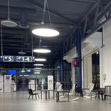 椅子が可愛いロバ二エミ空港