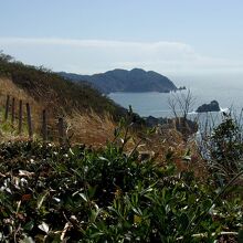 南側奥石廊方面は逆光線になるが、太平洋が広がる