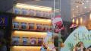 テーブル席は店のそと