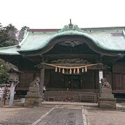 緑の豊かな神社です