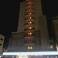 ビルの１階にファミリーマート