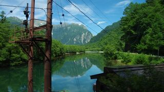 風のない日は湖面が鏡のよう