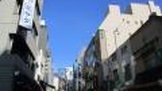 老舗の名店が並ぶ通り