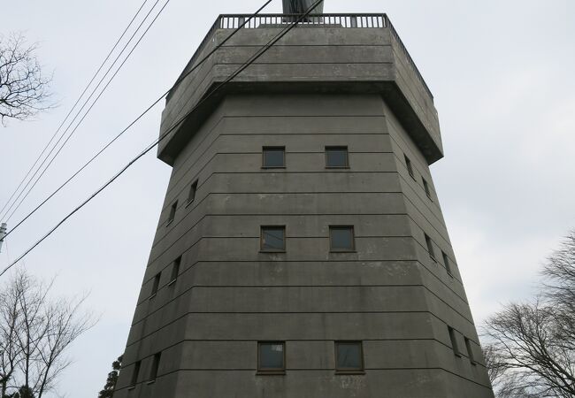 本当に県境！観音寺市に位置する毘沙門天展望館