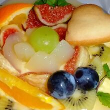 フルーツカスタードタルト5号 2700円