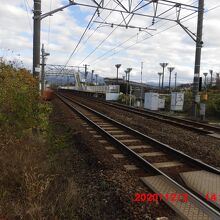 踏み切りから東山公園駅