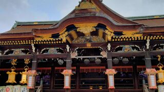 修学旅行らしい高校生グループ（数組み）がタクシーで訪れ、運転手さんがガイドしていました