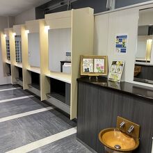 女性トイレ　パウダールーム