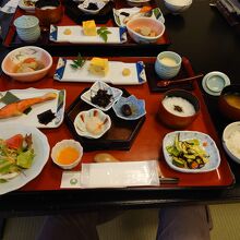 朝食はまあ普通の和食です。