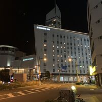 クレメントイの後ろには、系列のJRクレメントホテル高松