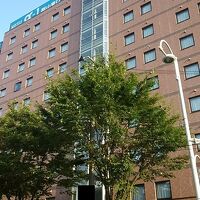 東口側の出入口の目の前にありました。