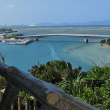 屋慶名海峡と薮地島