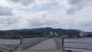 熱帯植物と神社の島