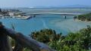 屋慶名海峡と薮地島