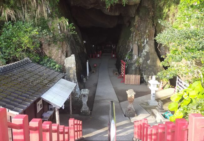 日南海岸すくそばにある神社