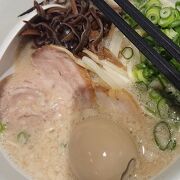 最後においしいとんこつラーメン。