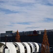 ヒストリー ガレージの外観