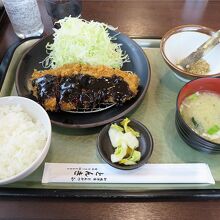 味噌カツ定食(1380円)