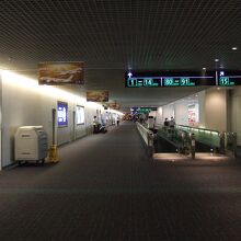 出発時と同じ通路を使って到着口に向かいます