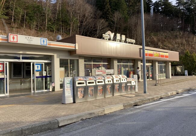 コンビニがあって便利。