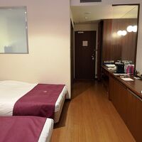 食事を楽しみに来るので部屋はシンプルなツインで我慢。