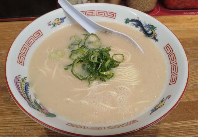 駅ホームで食べる素ラーメン