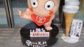 ここは、いつもお買い物客の車が入ってます。