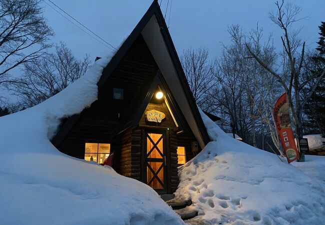 鍋がメインで北海道料理も食べられる(アンヌプリ地区は無料送迎あり)