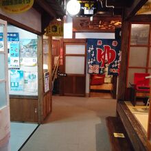 館内は昭和レトロ感満載。