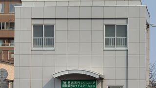 幣舞橋のたもと