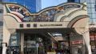 開閉式のアーケード商店街