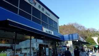 めん処「中井麺宿 」もあり、上りPAも利便性が高い。