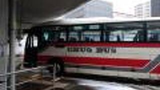 一日400便が発着する昭和雰囲気のバスターミナル