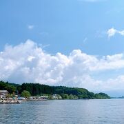 日本で4番目に大きな湖!　晴れた日は湖面がキラキラ光ってきれい。