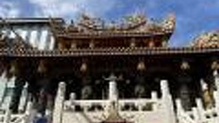 煌びやかな寺院