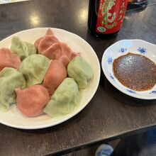 セロリ水餃子と桃肌水餃子のセット