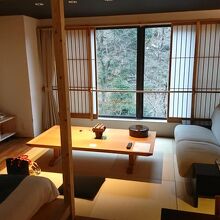 泊まった部屋はツインベッド＋8畳間の和洋室