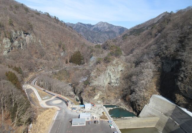 八ッ場ダムの下流や道の駅 あがつま峡付近は紅葉の名所