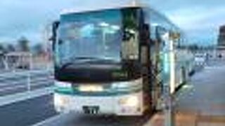 到着便に合わせて発着