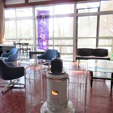 ストーブもあって居心地良く休憩できます