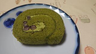 適度に甘い「抹茶ロール」