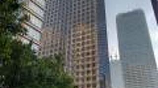 六本木にある複合商業施設のビル