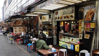 最近は屋台の飲食店が増え、トルコのケバブ店、中華系、韓国系、その他のアジア系が増えてきたと感じます。随分変わりました。