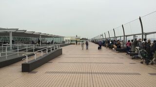 休日は　親子連れも目立った